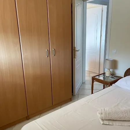 Fenia's House شقة